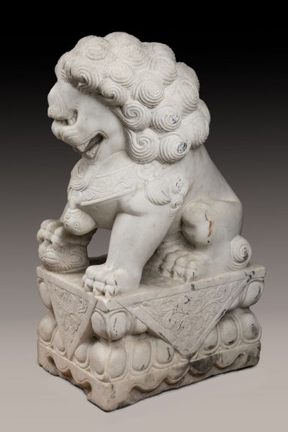 CHINA: Pair of Fö ball dogs in richly carved...