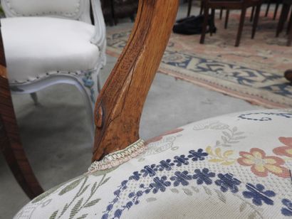 PAIRE DE FAUTEUILS cabriolet en bois naturel...