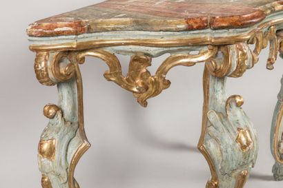 CONSOLE en bois sculpté, stuqué, laqué et...