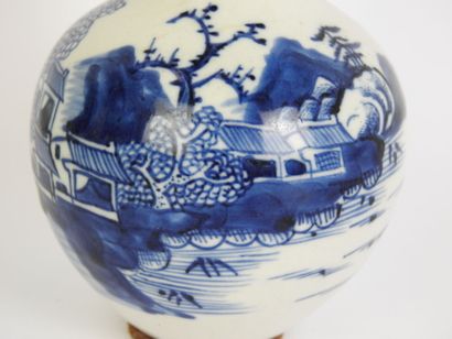 CHINE - Epoque KANGXI (1662 - 1722)
Vase...