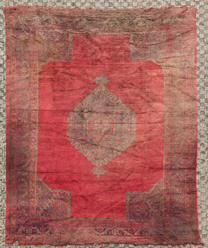 SMYRNE, Turquie: Important tapis en laine...