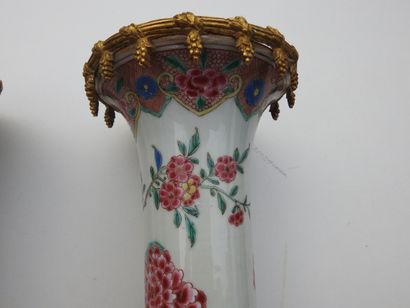 CHINE : Deux vases montés pouvant former...