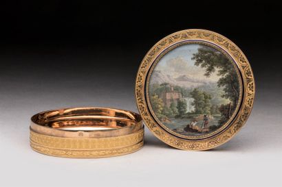RARE round box in guilloché gold decorated...
