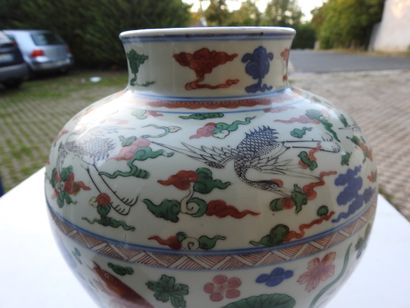 CHINA - 19th century
Porcelain baluster jug...