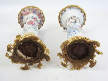 CHINE : Deux vases montés pouvant former...