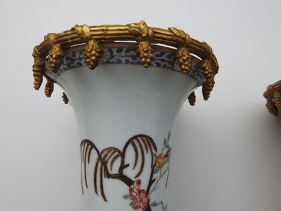 CHINE : Deux vases montés pouvant former...