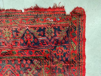 SMYRNE, Turquie: Important tapis en laine...