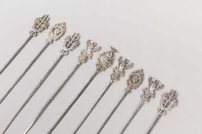 ODIOT: Nine plain silver skewers, decorated...