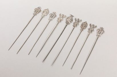 ODIOT: Nine plain silver skewers, decorated...