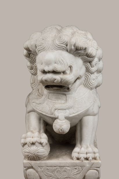 CHINA: Pair of Fö ball dogs in richly carved...