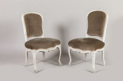 SUITE DE DIX CHAISES en bois mouluré sculpté...