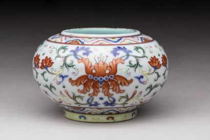 CHINA - 20th century
Small polychrome enameled...