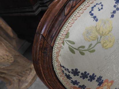 PAIRE DE FAUTEUILS cabriolet en bois naturel...