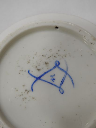 SEVRES : 
Soft-paste porcelain litron beaker...