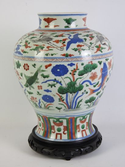 CHINA - 19th century
Porcelain baluster jug...