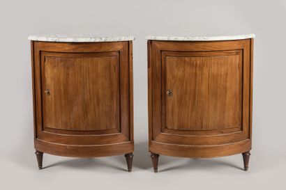 A PAIR OF MOLDED BLOND mahogany ENCOIGNURES...