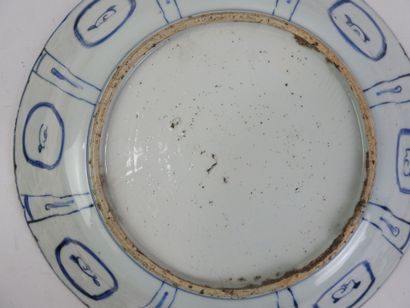 CHINA: Large blue-glazed Kraak porcelain...
