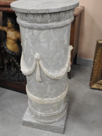 COLONNE circulaire en bois et stuc à l'imitation...