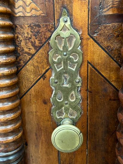 Importante ARMOIRE en bois naturel, bois...