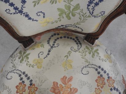 PAIRE DE FAUTEUILS cabriolet en bois naturel...