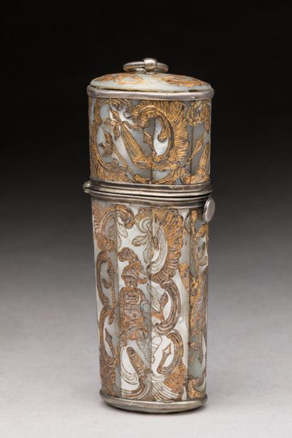 CASE - COUTURE NECESSARY in silver with cut...