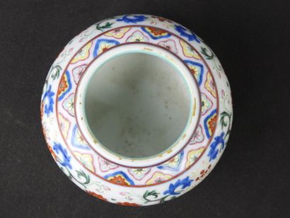 CHINA - 20th century
Small polychrome enameled...