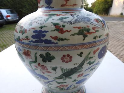 CHINA - 19th century
Porcelain baluster jug...