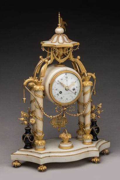 PENDULE PORTIQUE in white marble and gilt...