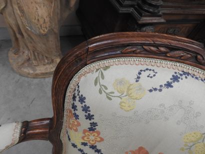 PAIRE DE FAUTEUILS cabriolet en bois naturel...