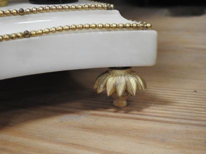 PENDULE PORTIQUE in white marble and gilt...