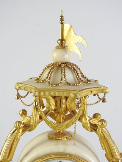 PENDULE PORTIQUE in white marble and gilt...