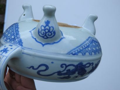 CHINA: Tripod perfume burner with two handles...