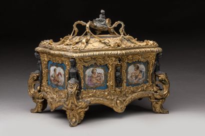 SUSSE Frères : 
Coffret à bijoux en bronze...