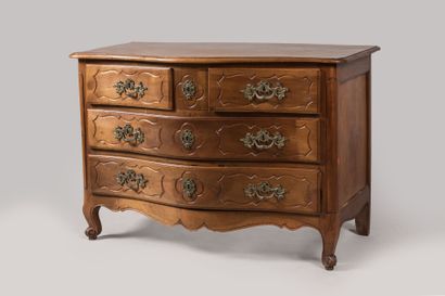 COMMODE en bois naturel, la façade légèrement...