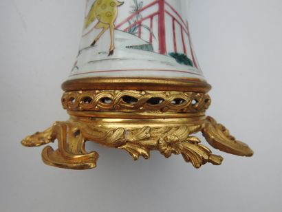 CHINE : Deux vases montés pouvant former...