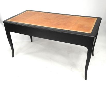 BUREAU PLAT en bois relaqué noir de forme...