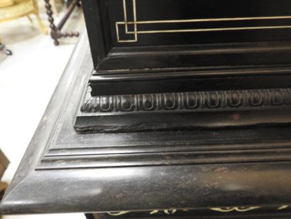CABINET en chêne et placage d'ébène à riche...