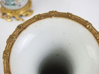 CHINE : Deux vases montés pouvant former...