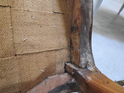PAIRE DE FAUTEUILS cabriolet en bois naturel...
