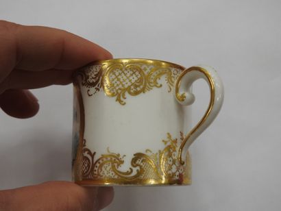 SEVRES : 
Soft-paste porcelain litron beaker...