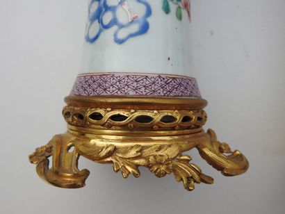 CHINE : Deux vases montés pouvant former...