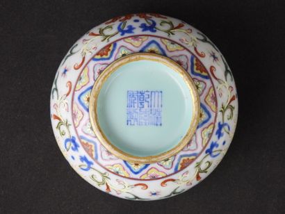 CHINA - 20th century
Small polychrome enameled...