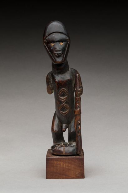 BEMBE, République Démocratique du Congo.
Bois...