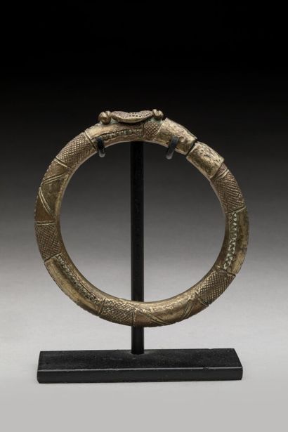 LOBI, région de Gaoua, Burkina Faso.
Bracelet...