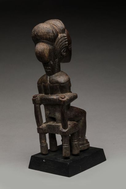 BAOULE, Côte d'Ivoire.
Bois dur, patine brune.
Superbe...