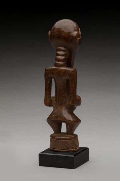 SONGYE, République Démocratique du Congo.
Bois...