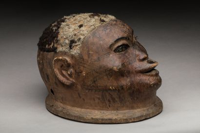 MAKONDE, Tanzanie/Mozambique.
Bois, pigments.
Masque-heaume...