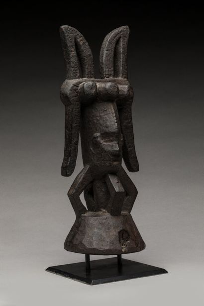 IBO, Nigéria.
Bois dur, patine sombre et...