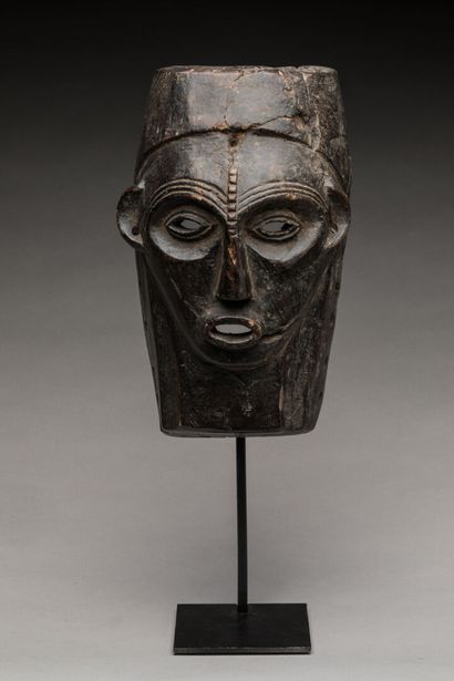 NGBAKA, République Démocratique du Congo.
Bois...