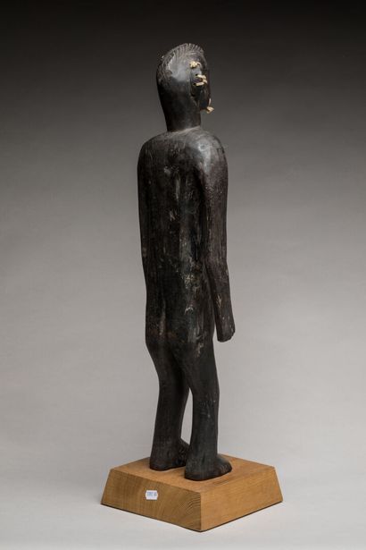BAMANA, Mali. 
Bois dur, patine sombre, métal.
Statue...